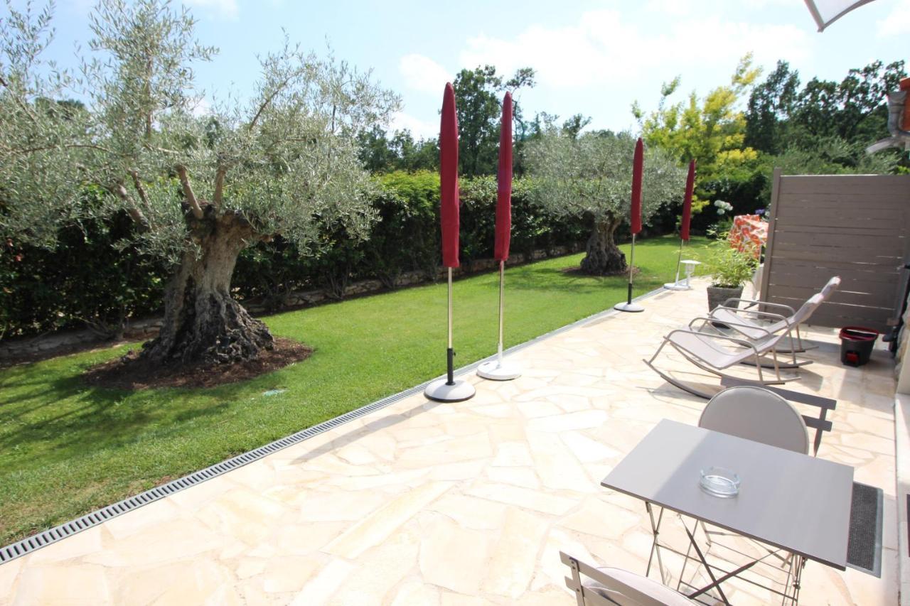 Villa Jalna Chambre, Suites Et Appartement Roquefort-les-Pins Exterior photo