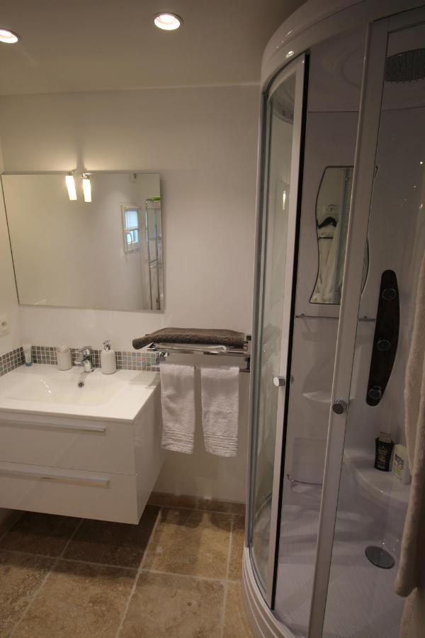 Villa Jalna Chambre, Suites Et Appartement Roquefort-les-Pins Exterior photo