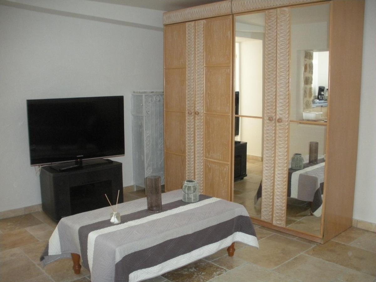 Villa Jalna Chambre, Suites Et Appartement Roquefort-les-Pins Exterior photo