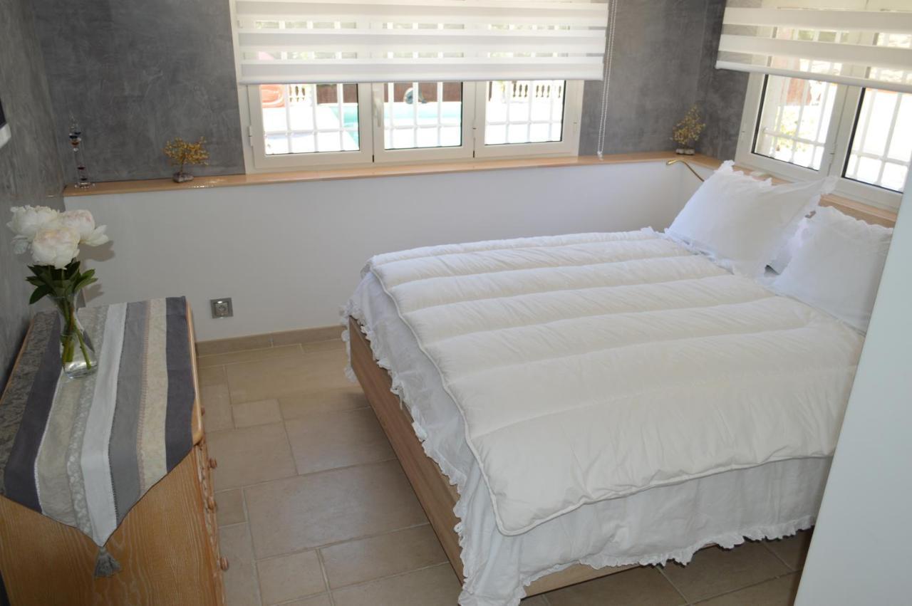 Villa Jalna Chambre, Suites Et Appartement Roquefort-les-Pins Exterior photo
